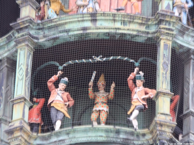 glockenspiel am rathaus 1 80x853 